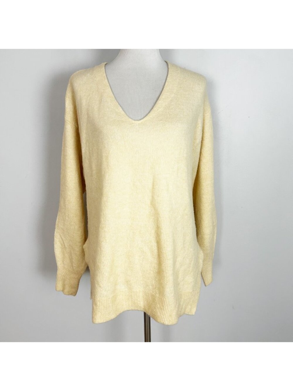 H&M Butter Yellow V-neck Fuzzy Pullover Sweater Relaxed Slouchy Size Small Women